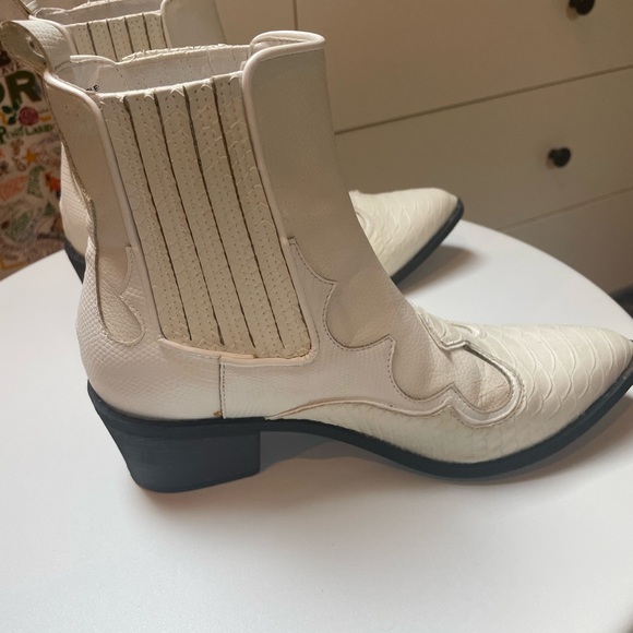 Free People White Ankle Western Boot Vegan Cavalier Boot - Picture 15 of 16